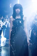 イクミ 2020年春夏コレクション - この世に揺らめく“幽霊”ときもだめしを、コムアイとコラボ｜写真33