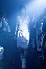 イクミ 2020年春夏コレクション - この世に揺らめく“幽霊”ときもだめしを、コムアイとコラボ｜写真48