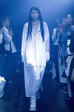 イクミ 2020年春夏コレクション - この世に揺らめく“幽霊”ときもだめしを、コムアイとコラボ｜写真52