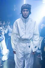 イクミ 2020年春夏コレクション - この世に揺らめく“幽霊”ときもだめしを、コムアイとコラボ｜写真67