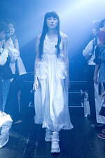 イクミ 2020年春夏コレクション - この世に揺らめく“幽霊”ときもだめしを、コムアイとコラボ｜写真69