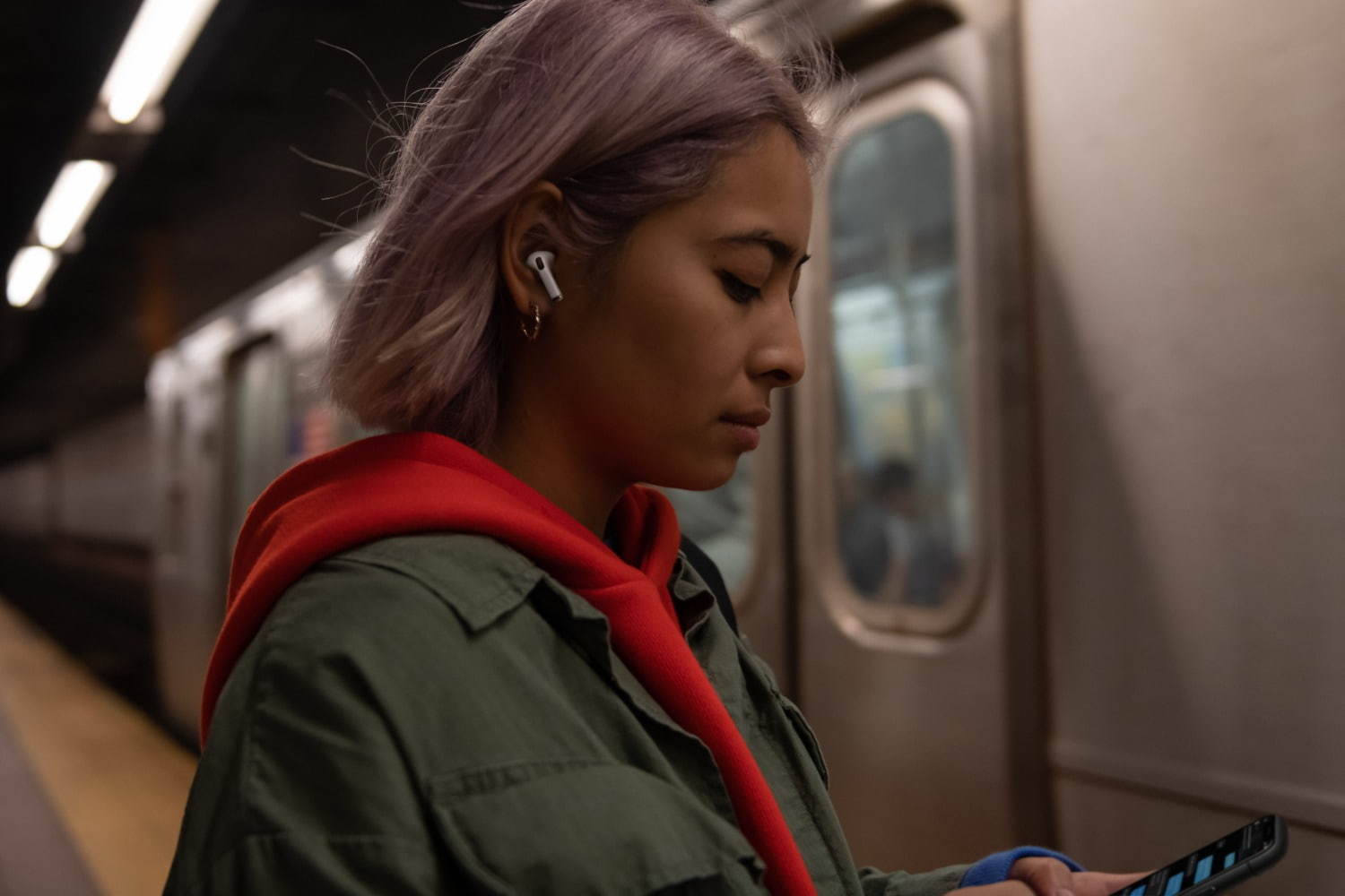 アップルの新型無線イヤホン「AirPods Pro」新デザインのカナル