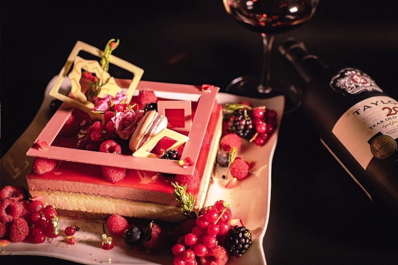 ミシュラン｜ミシュラン星レストラン「ジャン・ジョルジュ トウキョウ」ポートワインを効かせた限定クリスマスケーキ