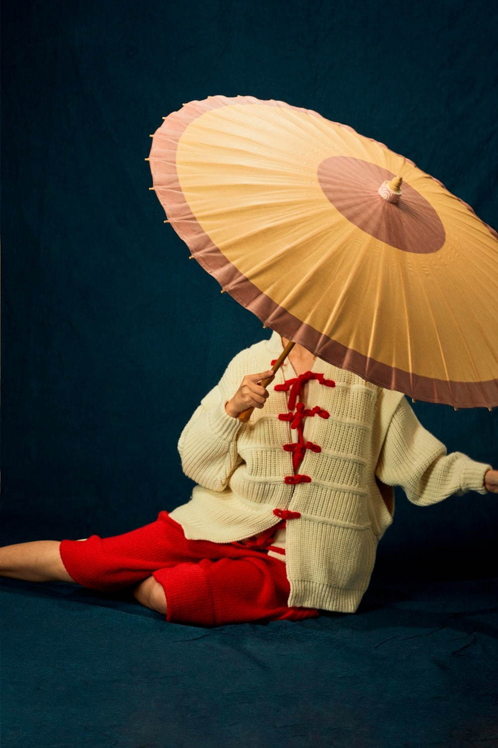 “チャイナドレス”風ニットウェアがヤンヤンから、中国オペラから着想｜写真1