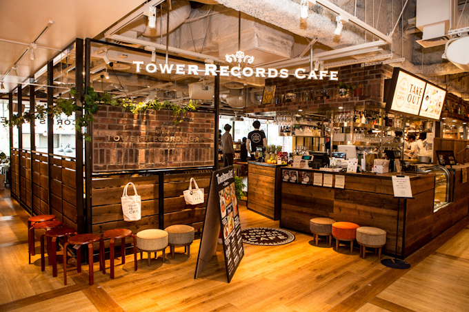 タワーレコード渋谷店がリニューアルオープン - 本を閲覧できるカフェやイベントスペースも新設 | 写真