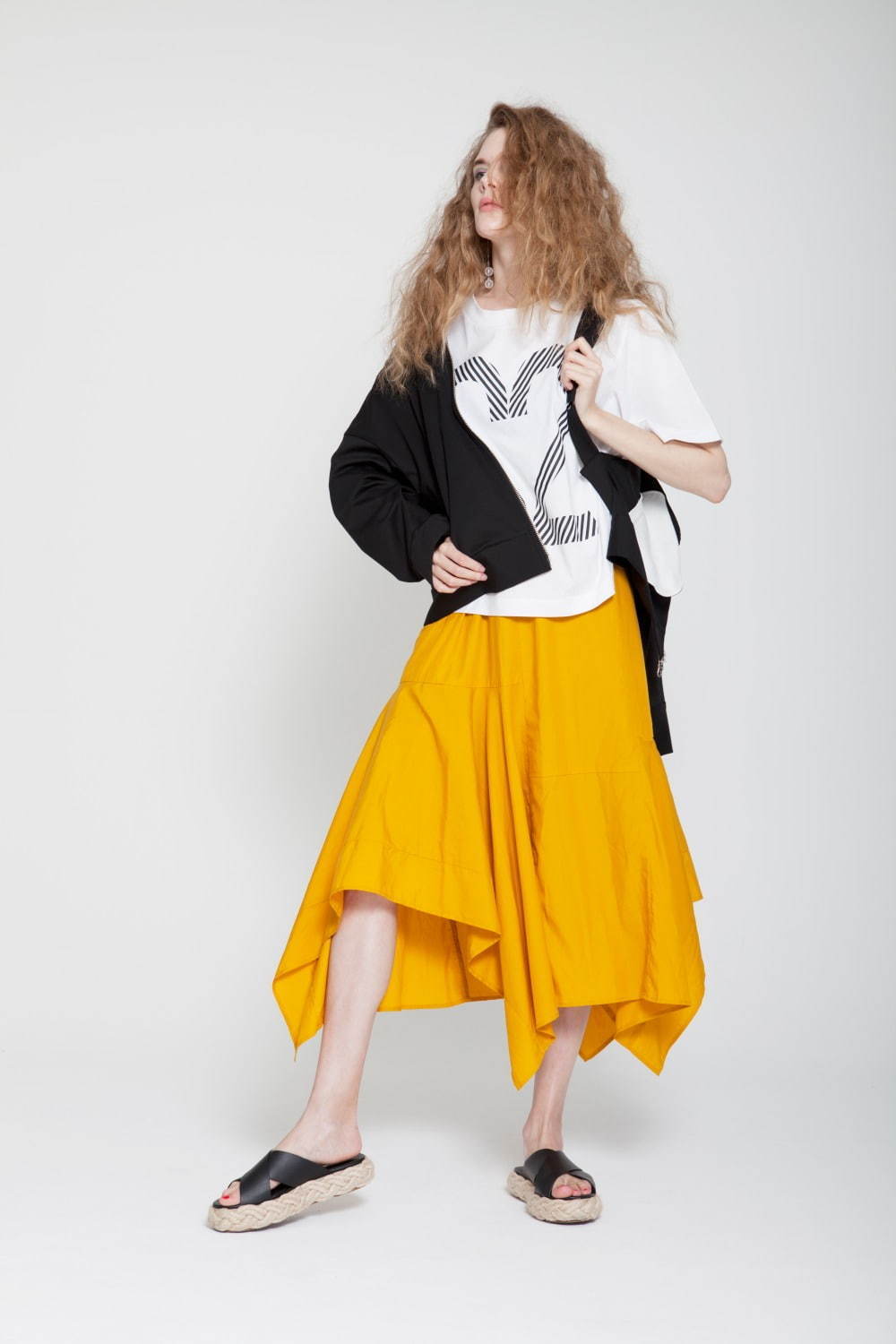 アユミミツカネ 2020年春夏｜female ボンバージャケット