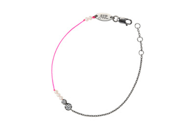 カラーコードとリュクスな素材で人気のレッドライン、サラ・ジェシカ・パーカー等とコラボアクセサリー展開