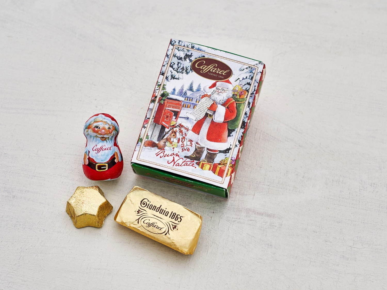 カファレルのクリスマス限定チョコ、猫や子犬を描いたオーナメント缶にサンタチョコ＆ジャンドゥーヤ｜写真4