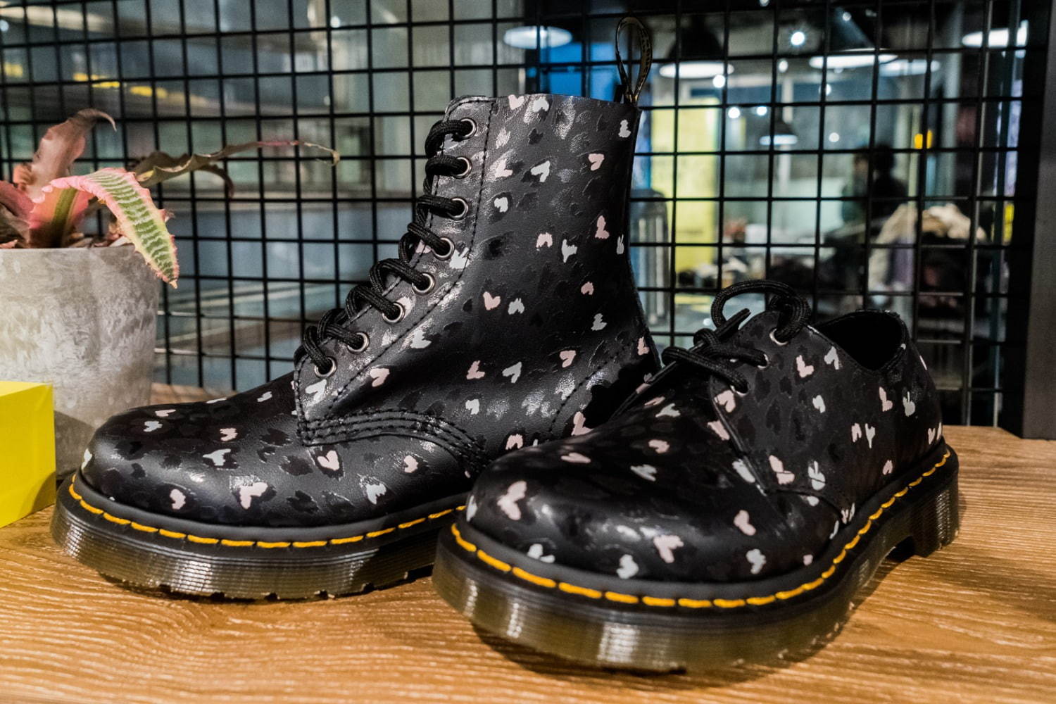 左から)1460 PASCAL 8EYE BOOT 26,000円＋税
1461 3EYE SHOE 22,000円＋税