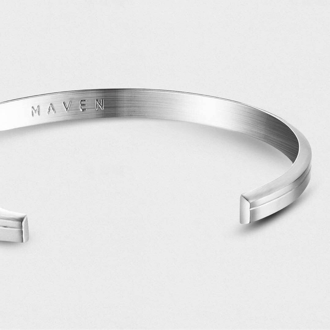 マベンウォッチズ初のアクセサリー、腕時計と重ねづけOK“ペアコーデ”が楽しめるメタリックバングル｜写真15