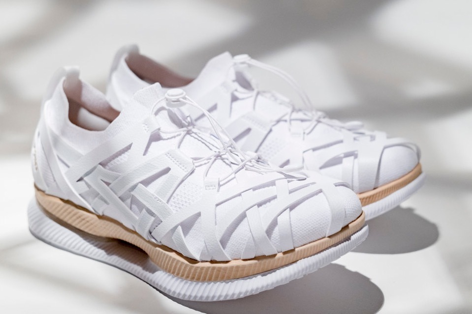 アシックス「やたら編み」