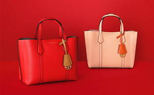 トリー バーチのクリスマスに向けたバッグ&ウォレット、ハートのパッチワークや鮮やかカラーで|写真15