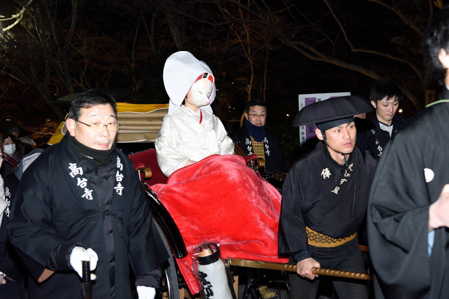 狐の嫁入り
写真提供：京都・花灯路推進協議会