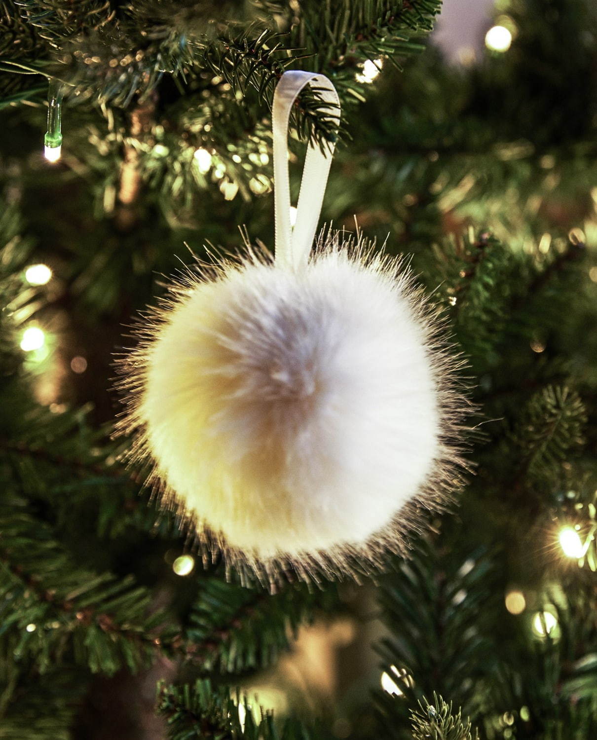 ZARA HOMEのクリスマスインテリア＆雑貨、雪の結晶キャンドルやサンタのスノーボール｜写真75