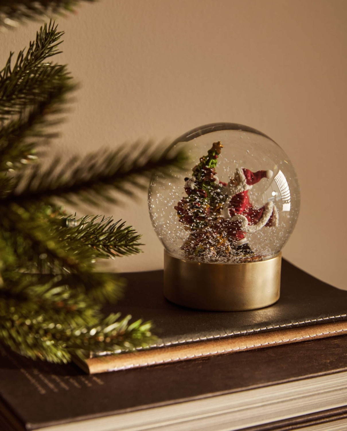 ZARA HOMEのクリスマスインテリア＆雑貨、雪の結晶キャンドルやサンタのスノーボール｜写真74