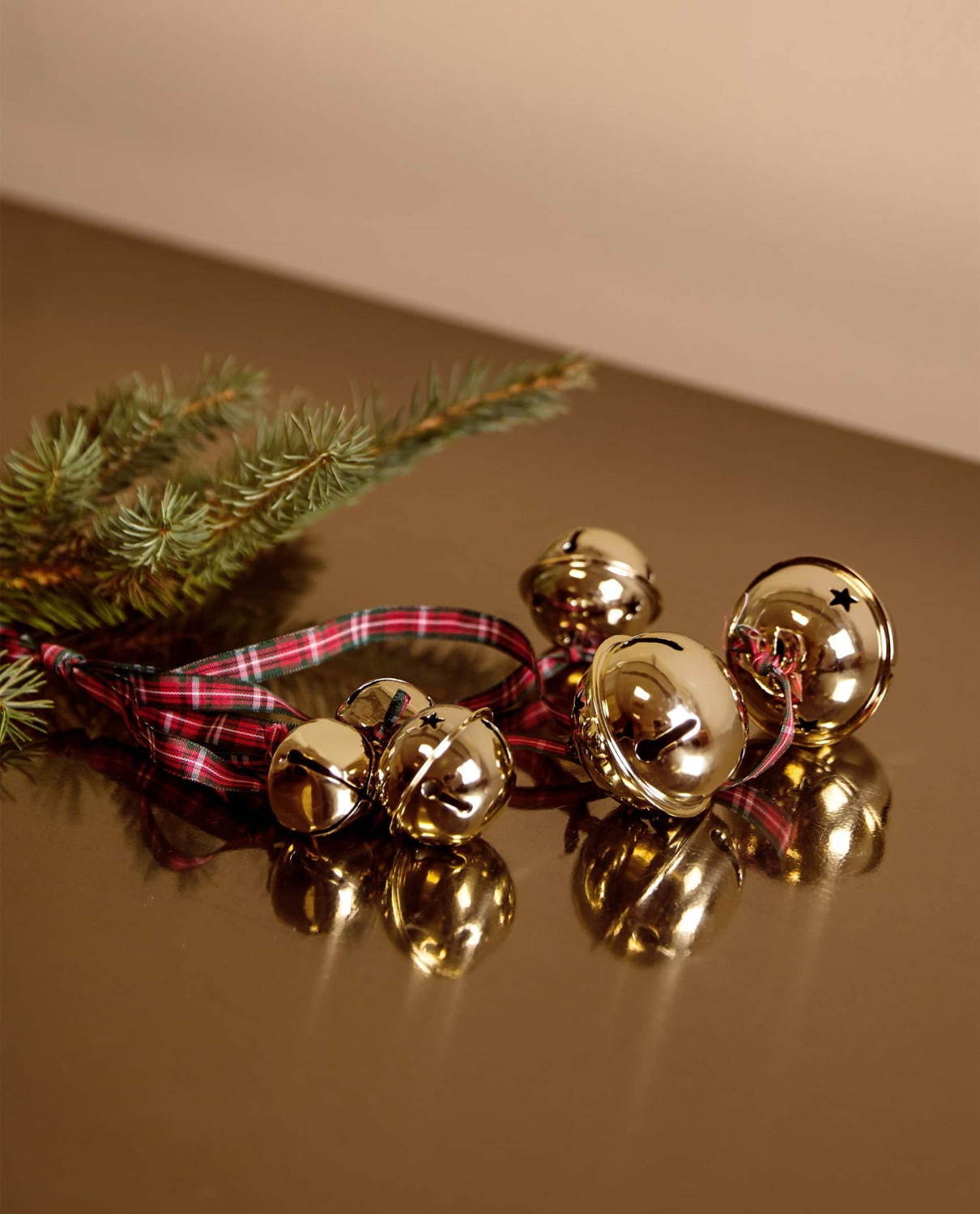ZARA HOMEのクリスマスインテリア＆雑貨、雪の結晶キャンドルやサンタのスノーボール｜写真78