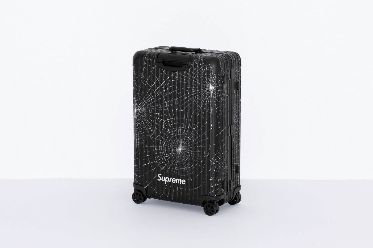 シュプリーム×リモワの限定スーツケース、スパイダー ウェブ＆ロゴを配したブラックアルミニウム｜写真6