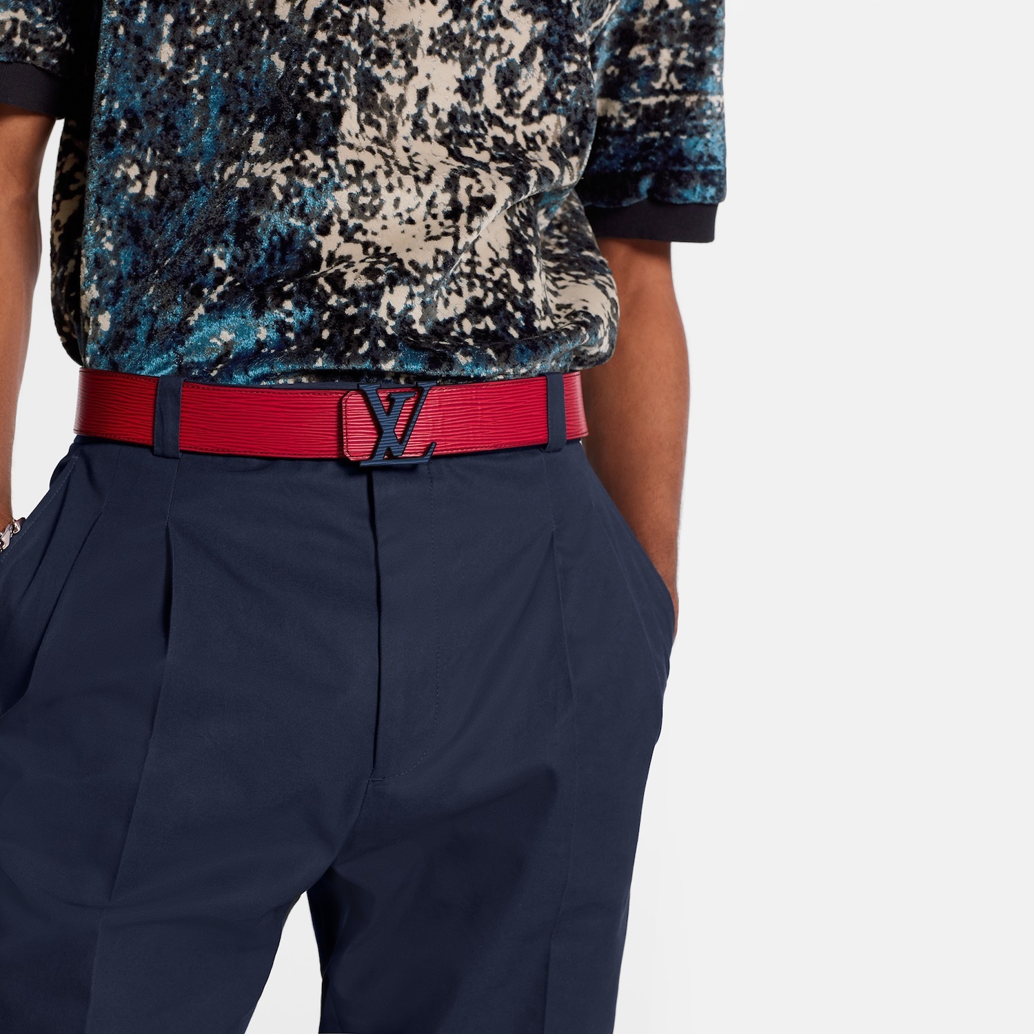 ルイ・ヴィトンの新作メンズ・ベルト、チェーン付き“モノグラム”＆鮮やかカラーのエピ・レザー - ファッションプレス