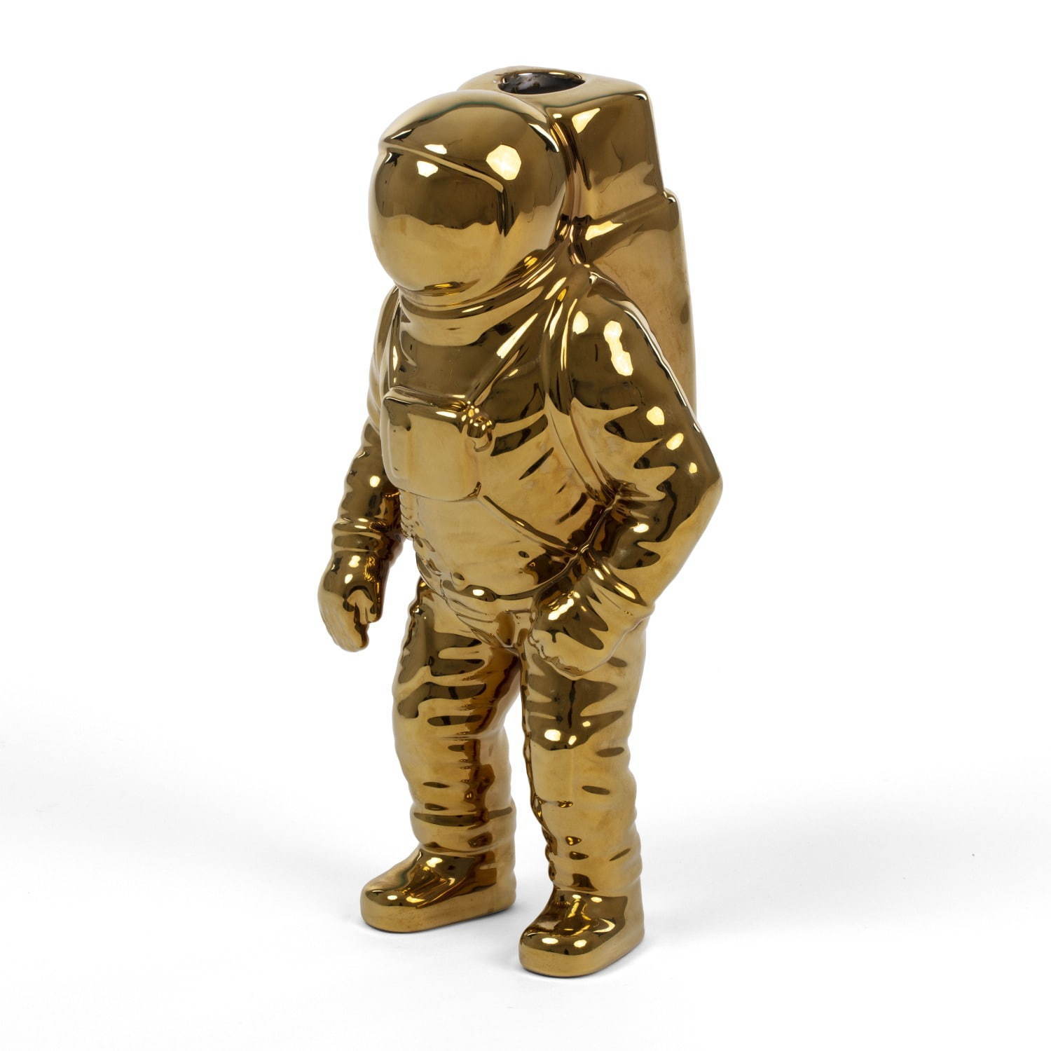 ディーゼルから“地球”モチーフのプレート＆輝くゴールドの“宇宙飛行士”型花瓶｜写真7