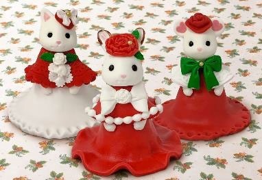 「シルバニアファミリー」クリスマ限定3Dケーキが自由が丘で、真っ赤なドレスを纏うウサギやリスなど｜写真2