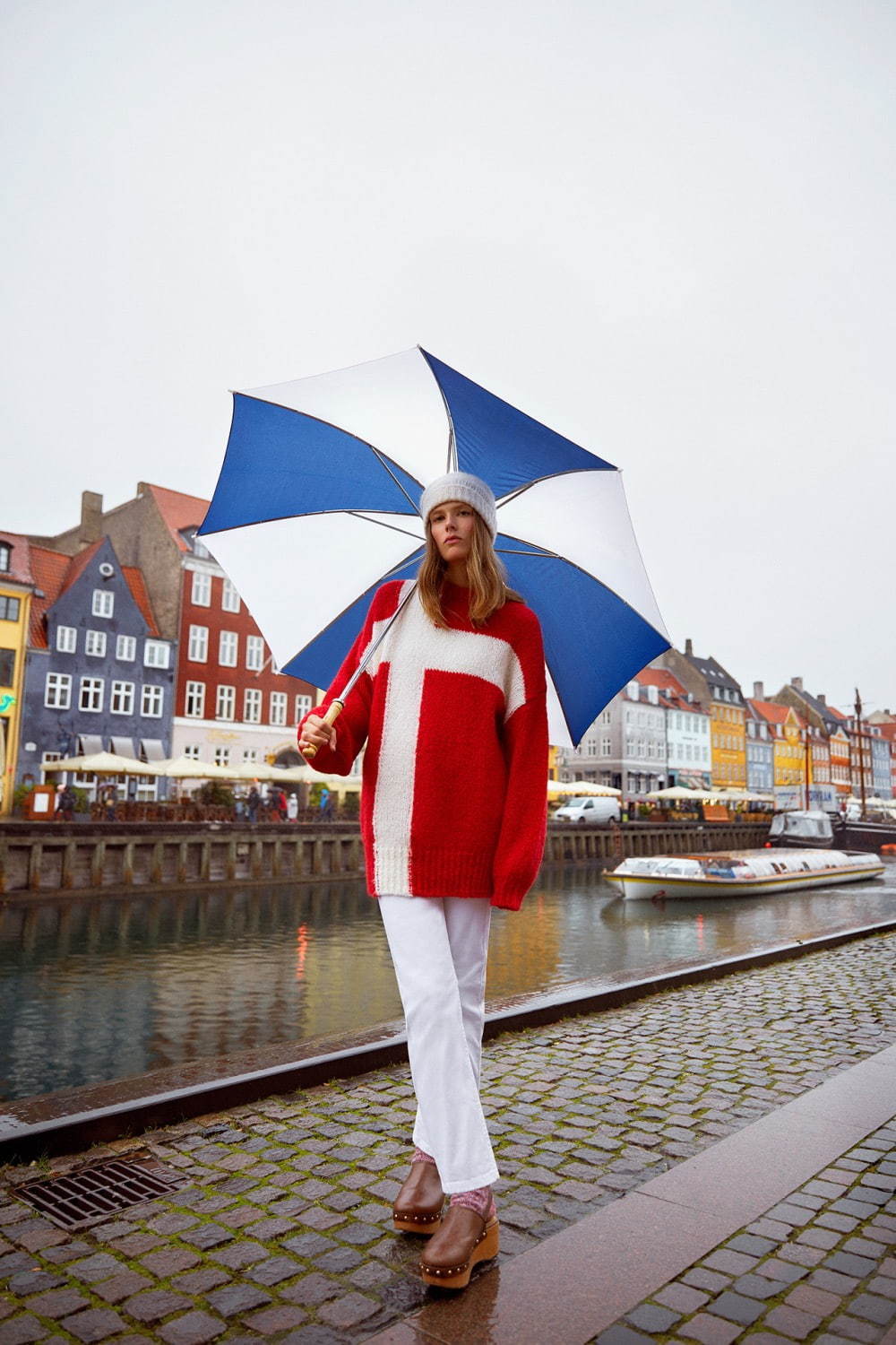 ヴァネッサブリューノの“デンマーク国旗”セーター＆シックなドット柄ワンピース｜写真7