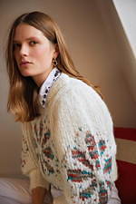 ヴァネッサブリューノの“デンマーク国旗”セーター＆シックなドット柄ワンピース｜写真6