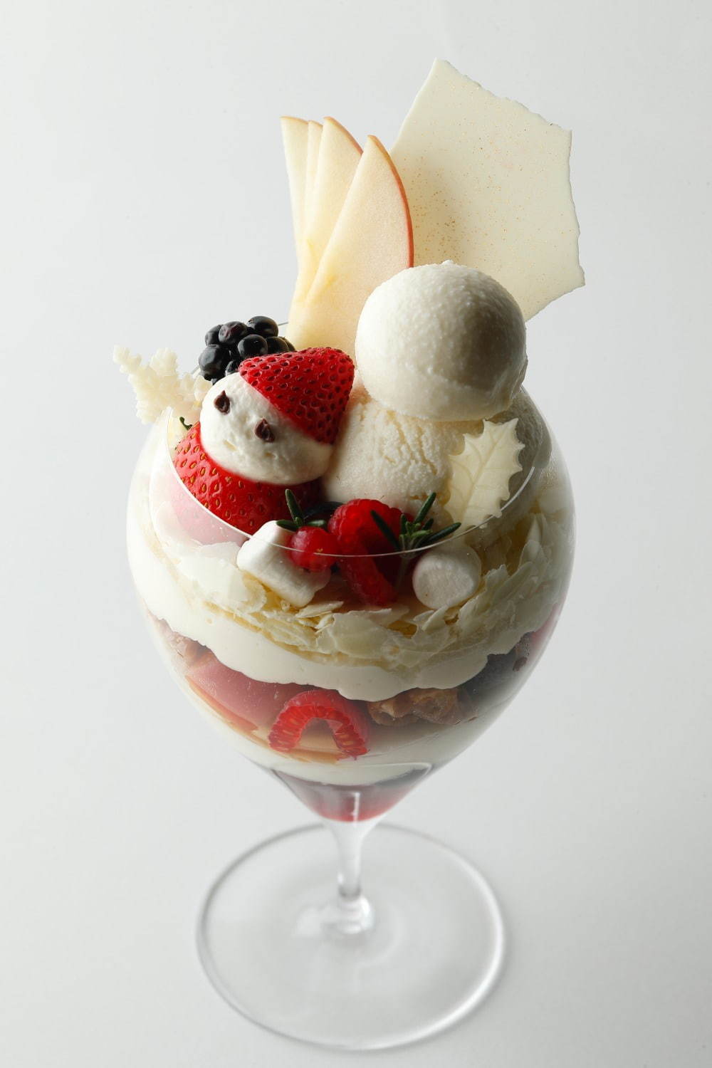 エンポリオ アルマーニ カフェ青山のクリスマスパフェ、苺サンタや雪だるま風ホワイトチョコアイス｜写真3