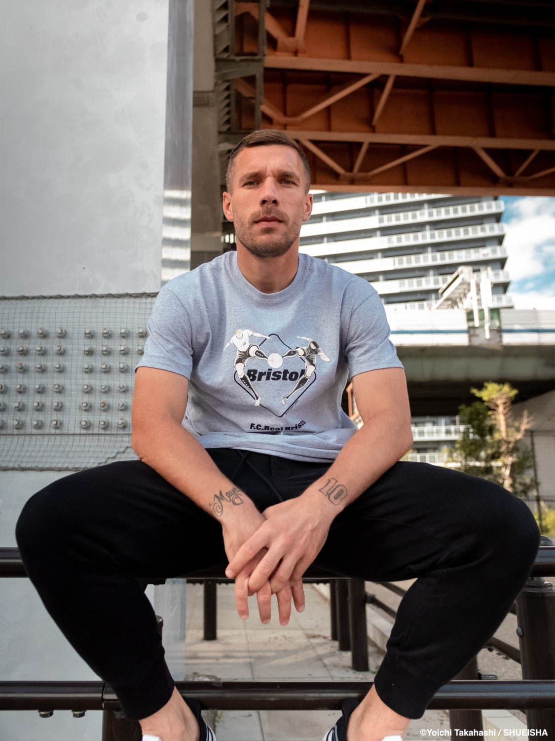 キャプテン翼のTシャツ ポドルスキ手掛けるブランドと レアルブリストルがコラボ キャプテン翼のTシャツ ポドルスキ手掛けるブランドと レアル