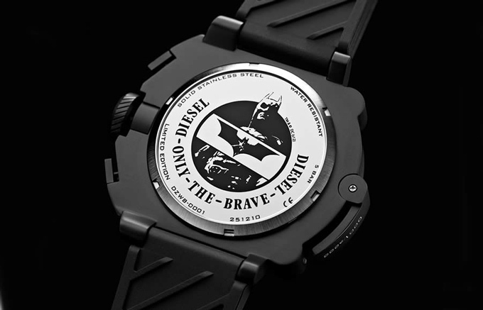ディーゼル×ダークナイト ライジング、タンブラーモチーフの時計が登場｜写真4