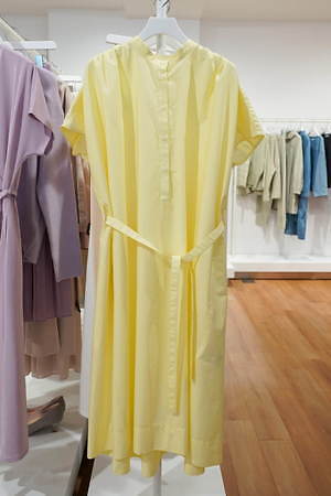 ユニクロ ユー 春夏レディースコレクション フレッシュなカラーパレットで デニムも豊富に ファッションプレス