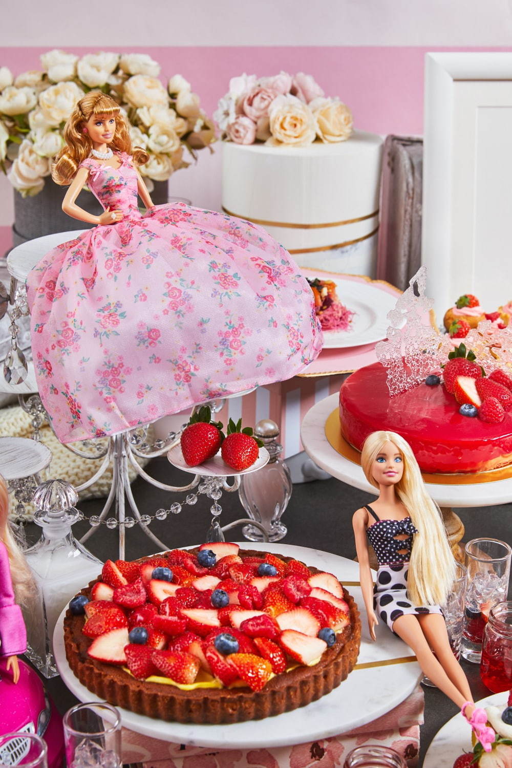 「バービー」コラボのストロベリービュッフェ、ザ ストリングス 表参道にドレス型ケーキや桜モンブラン｜写真2