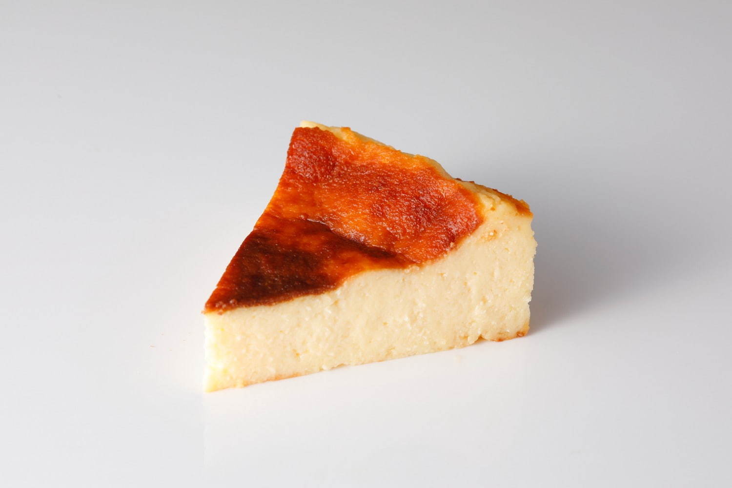 ホテルニューオータニパティスリーSATSUKIの「バスクチーズケーキ」濃厚なWチーズ×とろ～り食感｜写真2