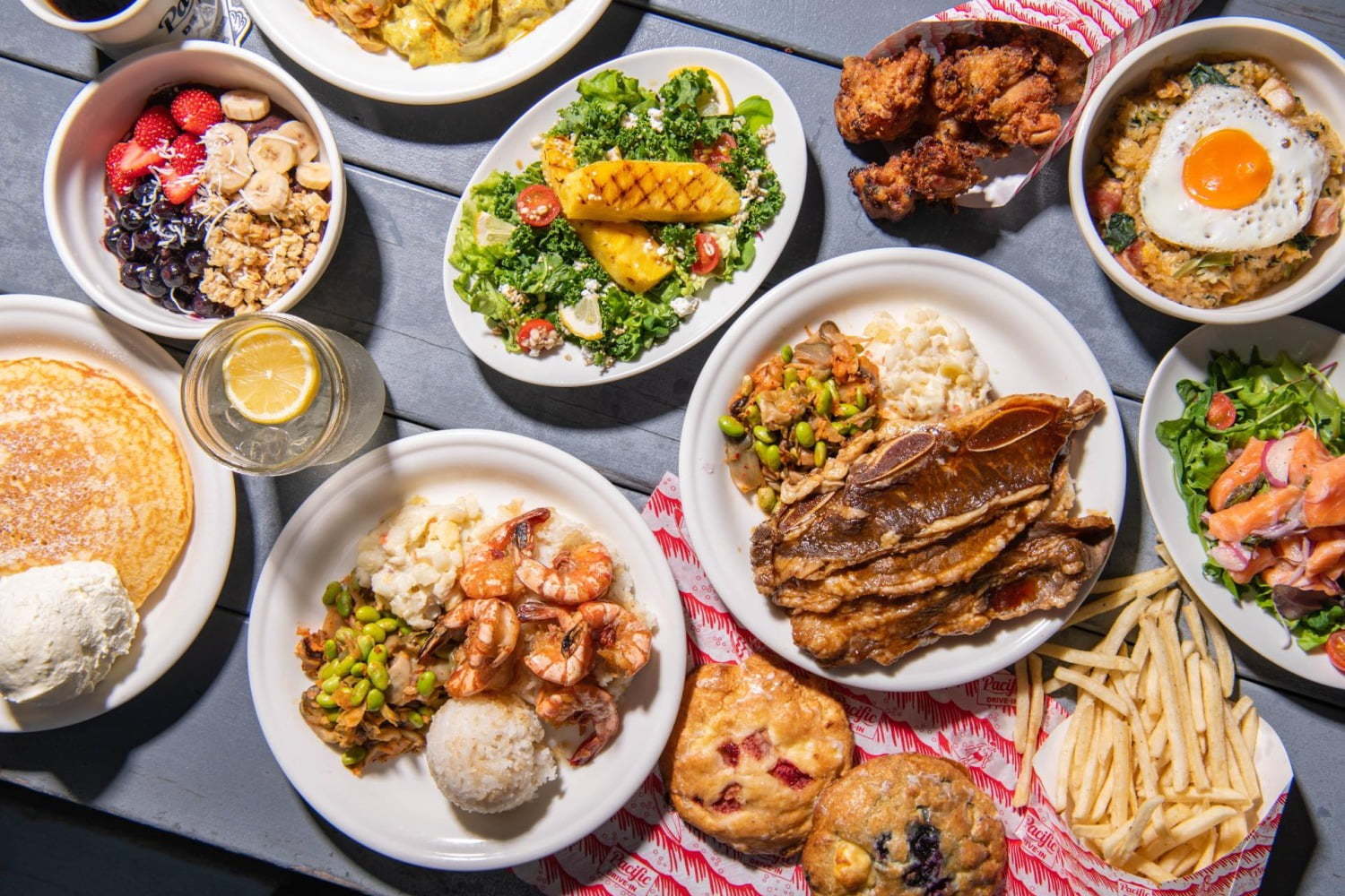 ルミネ｜人気カフェ「パシフィック ドライブイン」ルミネエスト新宿に、ハワイアンプレートランチを提供