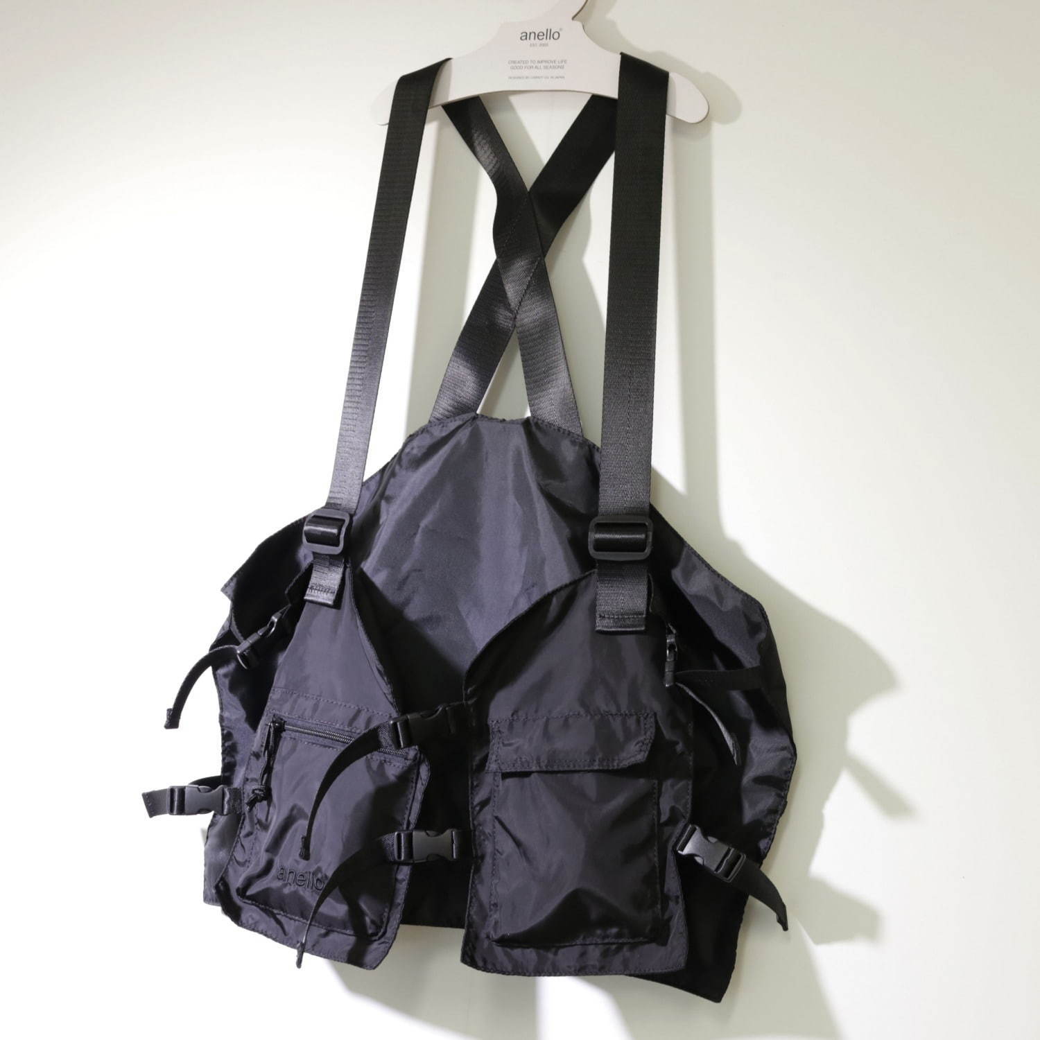 アネロ、東京初の店舗が原宿にオープン - 着れるバッグ“リュックベスト”を限定発売｜写真1