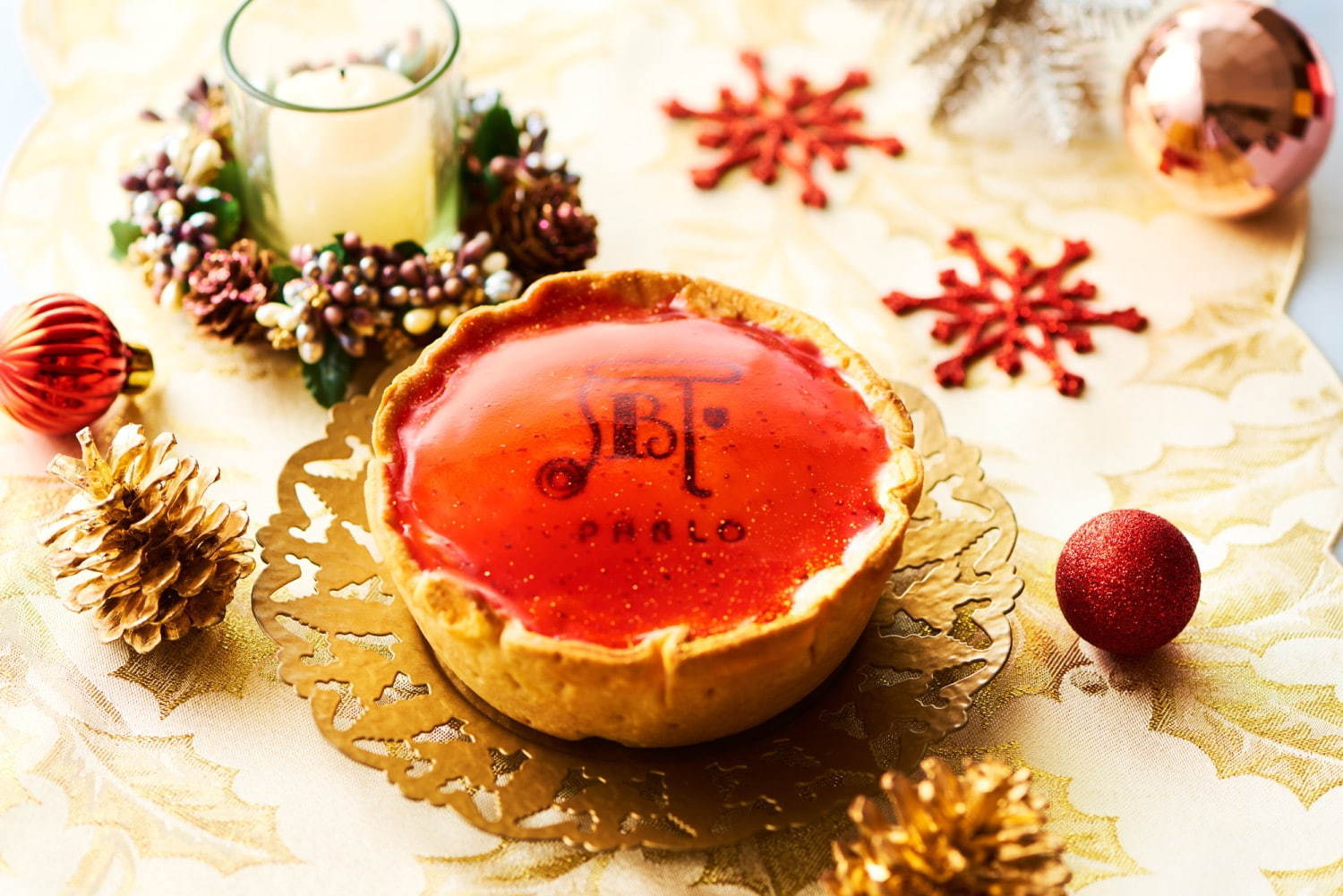 パブロのクリスマス“たっぷりいちご”のチーズタルト、いちごのチーズクリーム＆ピューレを重ねて｜写真17