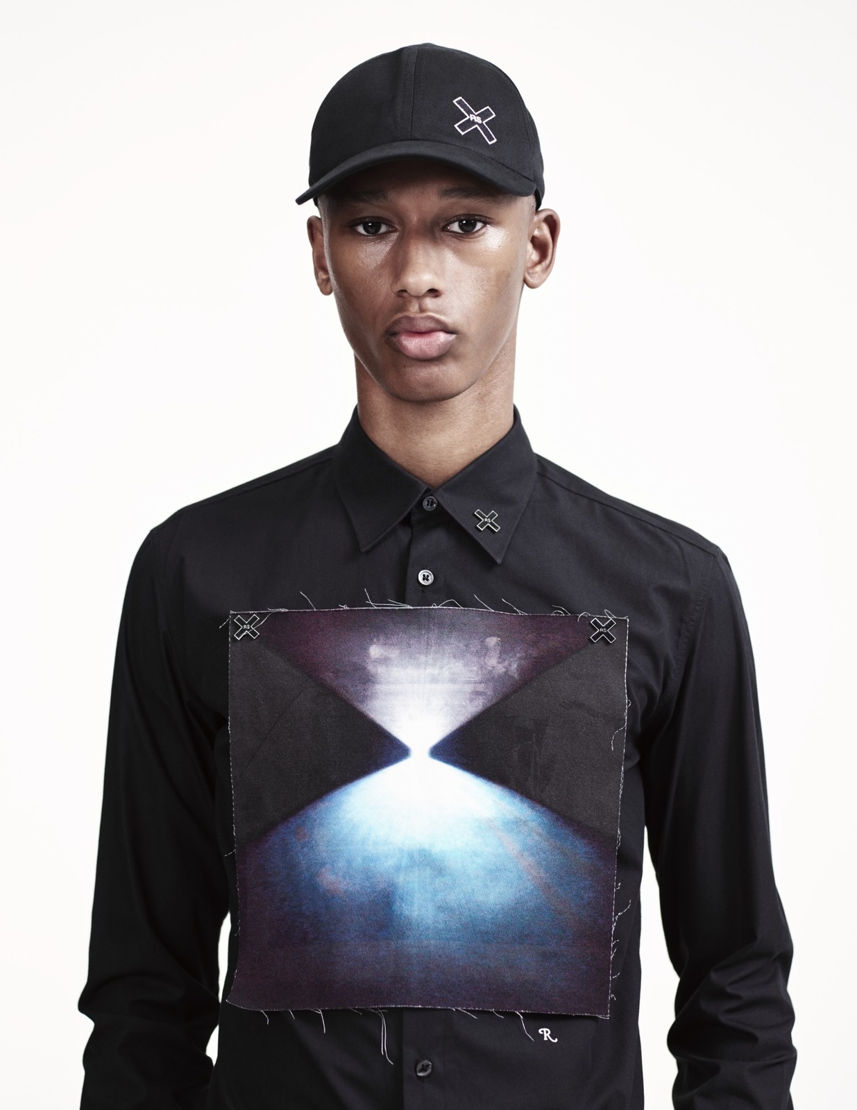 ラフ シモンズ×The xx、過去アルバムのアートワークを採用したTシャツやキャップ｜写真10