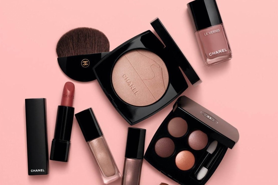 シャネル20年春夏コスメ「砂漠」から着想した艶ハイライターやクリーミーメタリックの新アイカラー