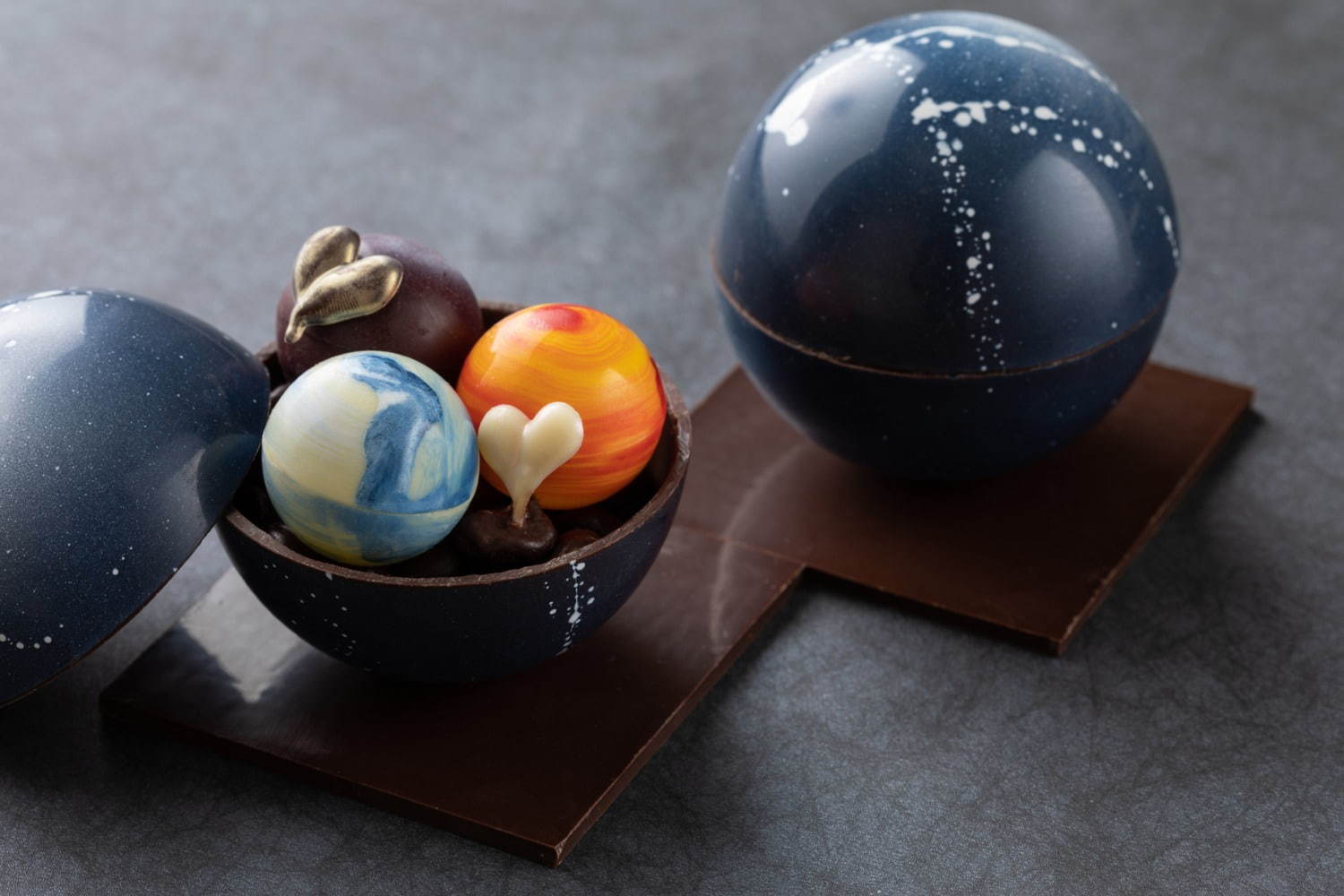 グランド ハイアット 東京のバレンタイン、 "LOVE"を模ったチョコレートや惑星ショコラボール｜写真4