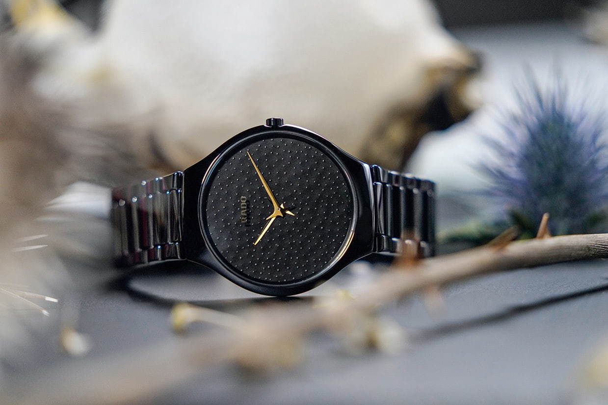 ラドーの新作腕時計「トゥルー シンライン トゲ」“フグの棘”着想の針や