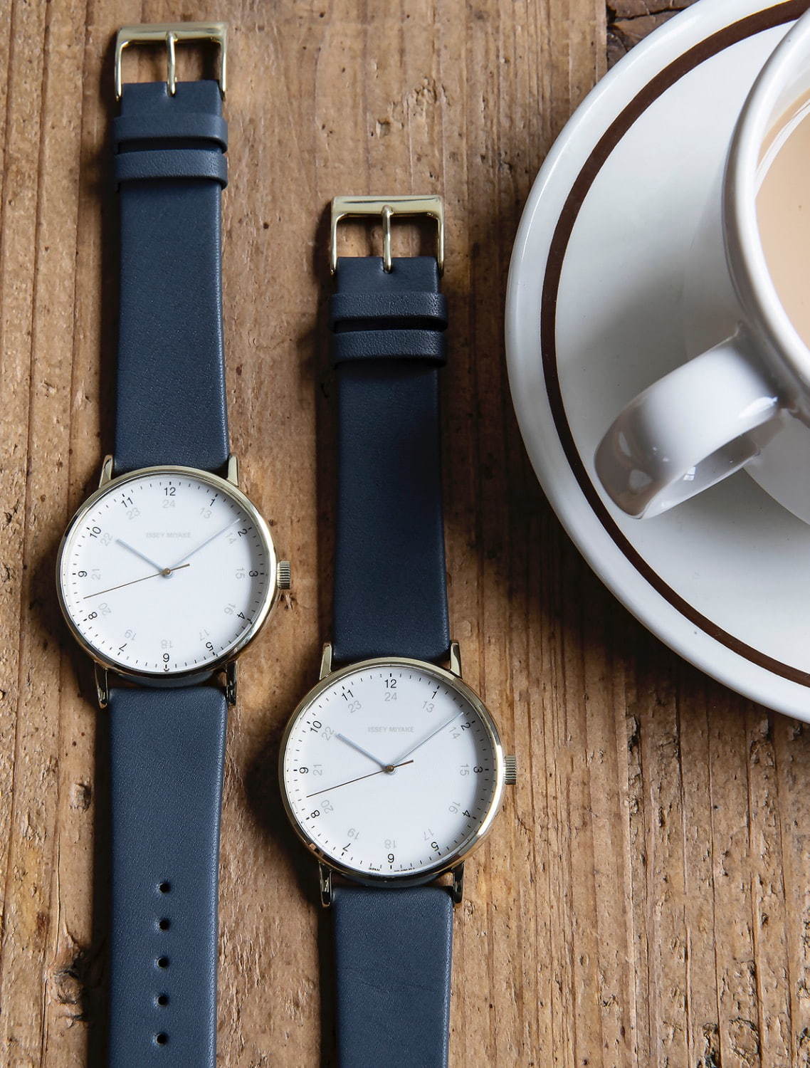 イッセイ ミヤケ ウオッチの腕時計 F エフ 24時間表示 インデックスにゴールドカラーを添えて ファッションプレス