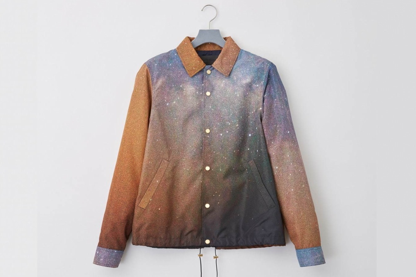 Aライン｜フミト ガンリュウ 20年春夏新作、宇宙や青空など“風景”をデジタルプリントしたコートやジャケット