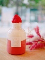 老舗和菓子屋による和カフェ「大三万年堂HANARE」ショートケーキ風和パフェやいちごの厚切りトースト｜写真1