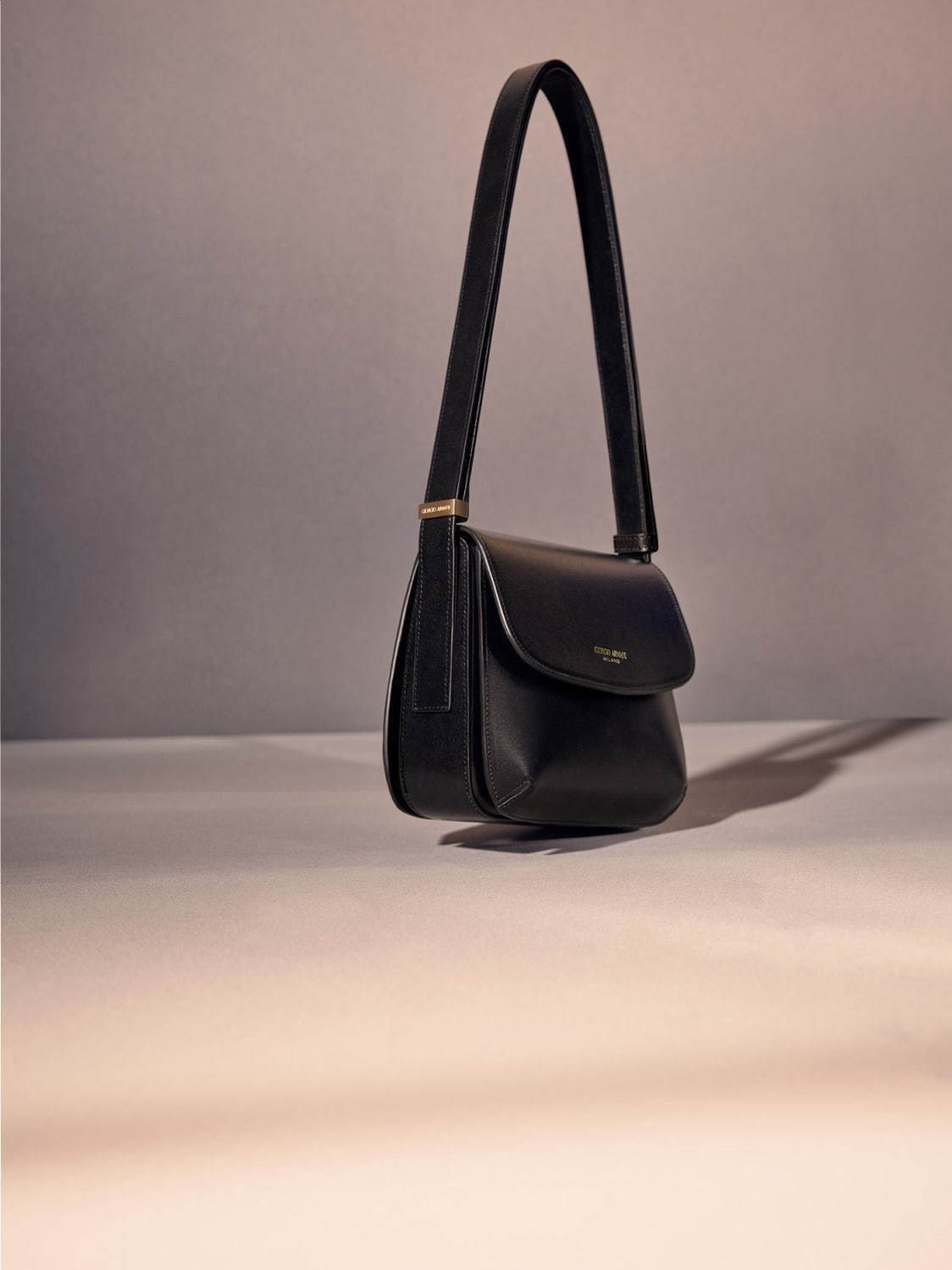 「黒のレザーバッグ」特集、憧れブランドの20年春夏新作レディースバッグから人気モデルを紹介｜写真7