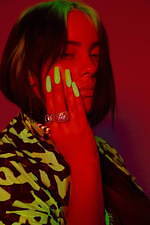 H&M x ビリー・アイリッシュ、オーバーサイズのパーカーやTシャツなど限定アイテム発売｜写真1