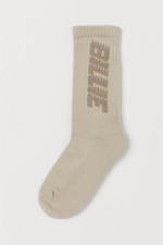 H&M x ビリー・アイリッシュ、オーバーサイズのパーカーやTシャツなど限定アイテム発売｜写真16