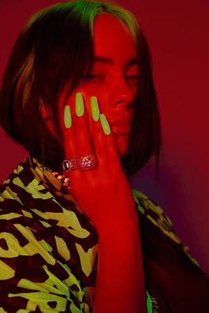 H&M x ビリー・アイリッシュ、オーバーサイズのパーカーやTシャツなど