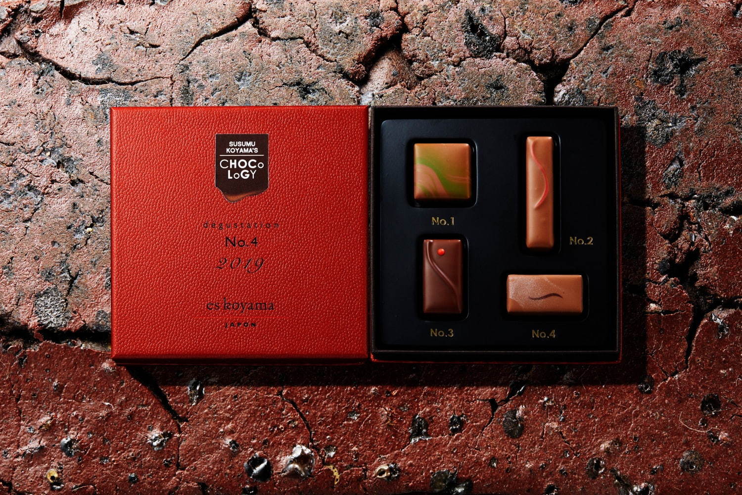 パティシエ エス コヤマの新作チョコレート、香しい“ダージリン”ボンボンや歴代受賞作を集めたアソート｜写真10