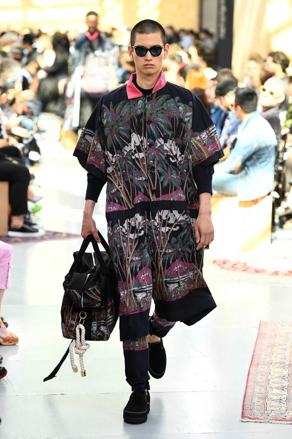 sacai“ヴィンテージアロハ柄”のMA-1やドレス、日本発サンサーフとコラボ｜写真16