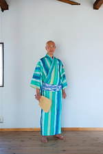 コシラエル“洗濯機で洗える”浴衣、ピンク×イエローのジェラートカラーなど傘の絵柄を浴衣に｜写真9