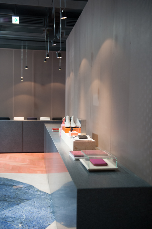写真52 64 青山のブティック街に新しい風 Acne アクネ が東京にアジア初の旗艦店 アクネ ストゥディオズ アオヤマ ファッションプレス 写真52 64 青山のブティック街に新しい風 Acne アクネ が東京にアジア初の旗艦店 アクネ ストゥディオズ アオヤマ ファッションプレス